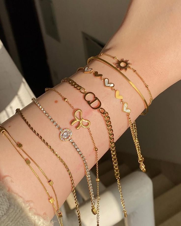 BRACELET
